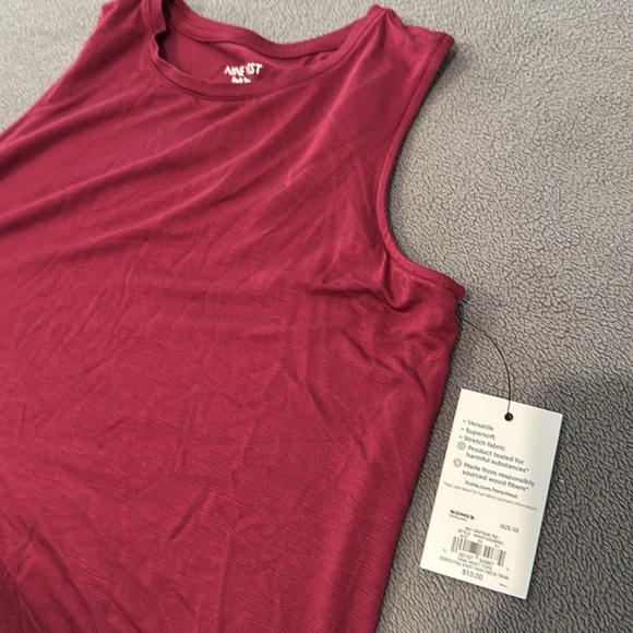 NWT Woman's Nine West Soft Spun Sleeveless Burgundy Top. Size XS - Picture 5 of 5